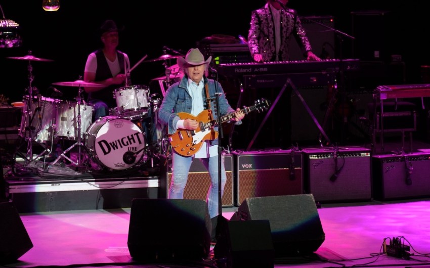Review | Guitars, Wide-Brimmed Hats, and Hillbilly-ish Hipness